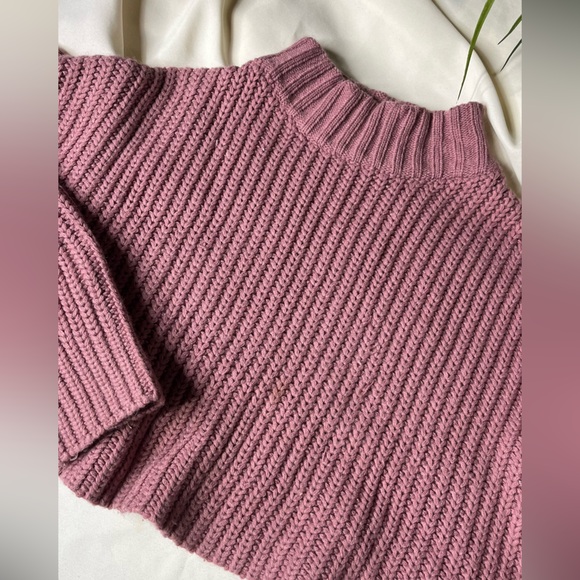 FashionNova Cropped Oversized Turtleneck Sweater - Picture 3 of 6